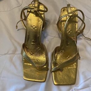 Women’s gold sandals new with tag summer shoes heels
